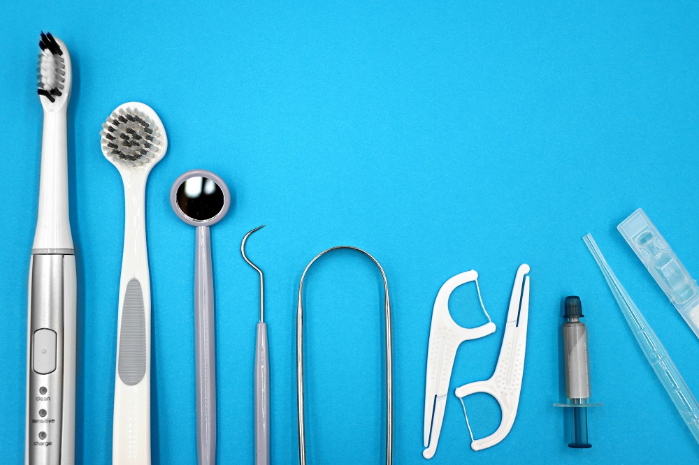 Tongue Scraper vs. Toothbrush: Which Cleans Better? Tongue Scraper vs. Toothbrush: Which Cleans Better?